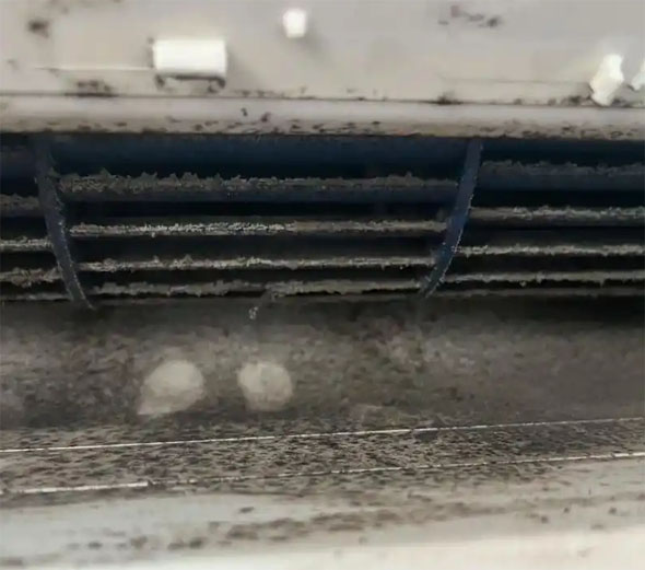 台江空调吹的风有股烧焦味是怎么回事